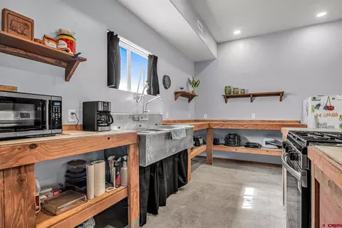 Kitchen - 15596 Peach Rd, Cedaredge, CO 81413 photo 4 of 5