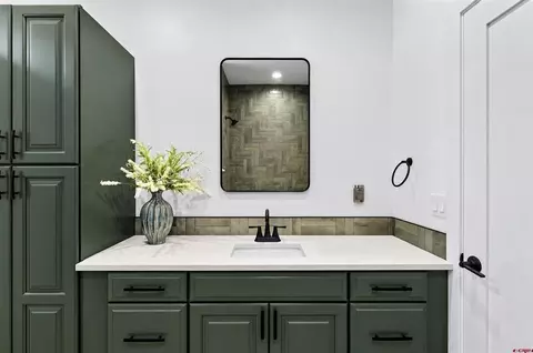 Bath - 39 Yarrow Ct, Durango, CO 81301 photo 3 of 5