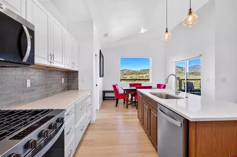 Kitchen - 39 Yarrow Ct, Durango, CO 81301 photo 3 of 5