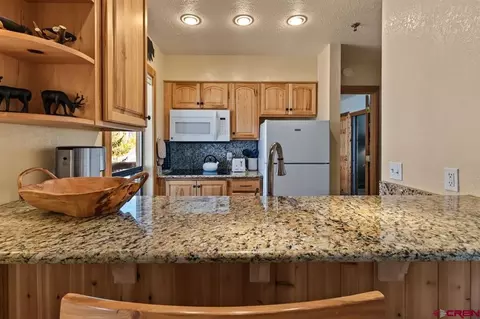 Kitchen - 11 Emmons Rd #422, Crested Butte, CO 81225 photo 2 of 2