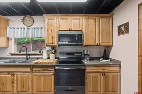Kitchen - 1677 Sierre Verde Dr, Durango, CO 81301 photo 3 of 4