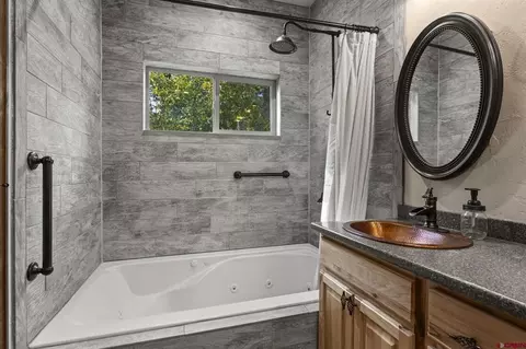 Bath - 1677 Sierre Verde Dr, Durango, CO 81301 photo 2 of 3