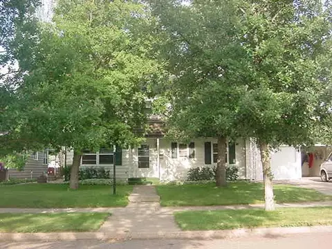 904 Second Ave E, Williston, ND 58801 photo 1