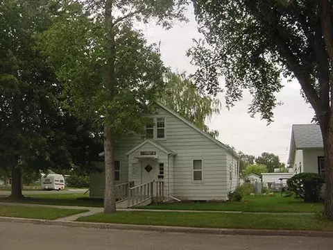 722 Seventh Ave W, Williston, ND 58801 photo 1