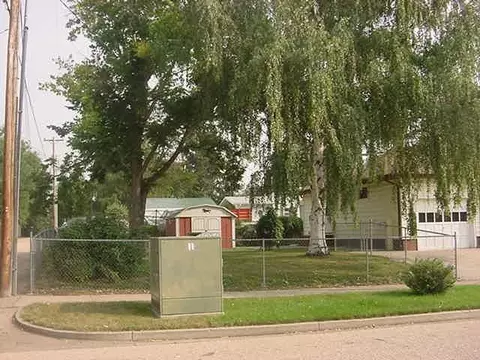 1102 5th St W, Williston, ND 58801 photo 1