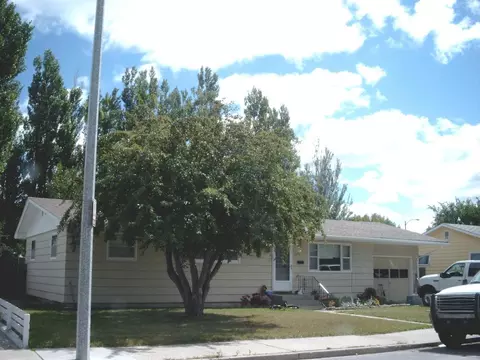 1610 1st Ave E, Williston, ND 58801 photo 1