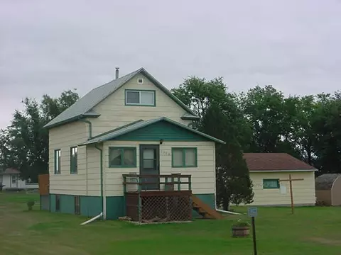 3922 3rd Ave E, Williston, ND 58801 photo 1