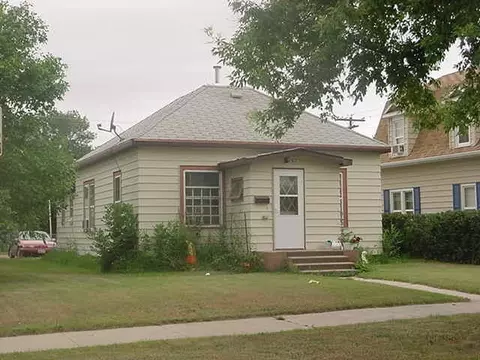 417 4th Ave E, Williston, ND 58801 photo 1