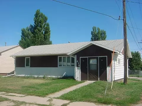 414 13th Ave W, Williston, ND 58801 photo 1
