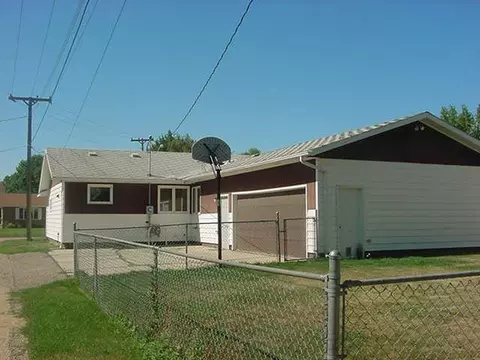 414 13th Ave W, Williston, ND 58801 photo 2