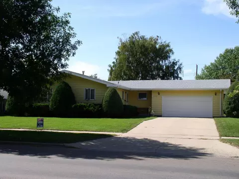 1113 University Ave, Williston, ND 58801 photo 1