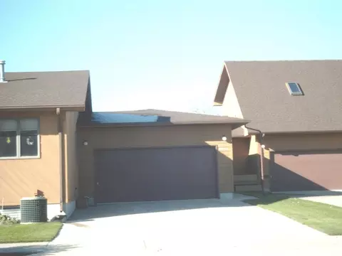 2211 Main Ct N, Williston, ND 58801 photo 1