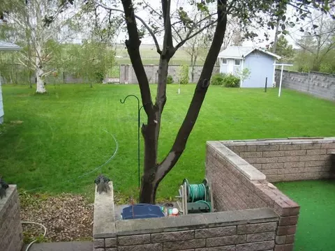 409 Hillside Ct, Williston, ND 58801 photo 2
