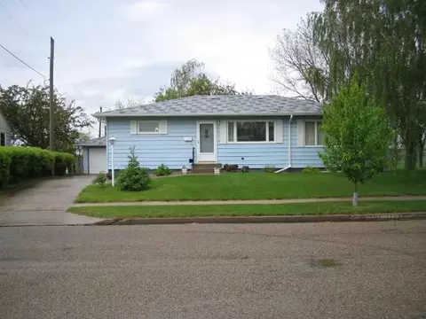 409 Hillside Ct, Williston, ND 58801 photo 1
