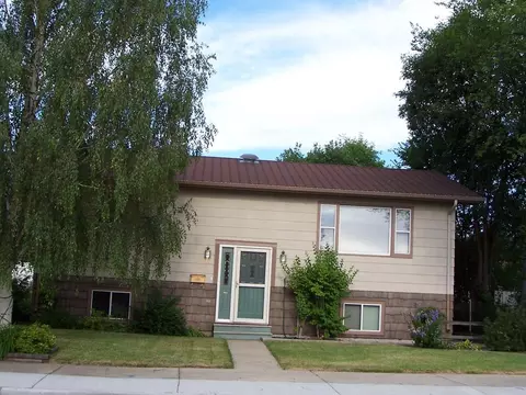 615 6th Ave W, Williston, ND 58801 photo 1