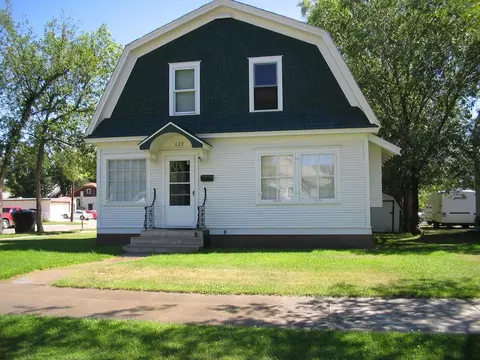 622 2nd Ave E, Williston, ND 58801 photo 1