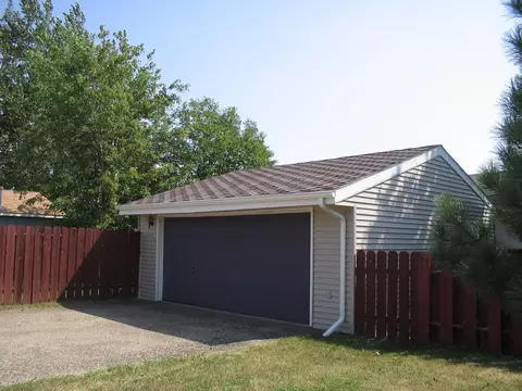 1718 27th St W, Williston, ND 58801 photo 2
