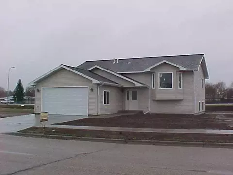 1109 Knoll St, Williston, ND 58801 photo 1