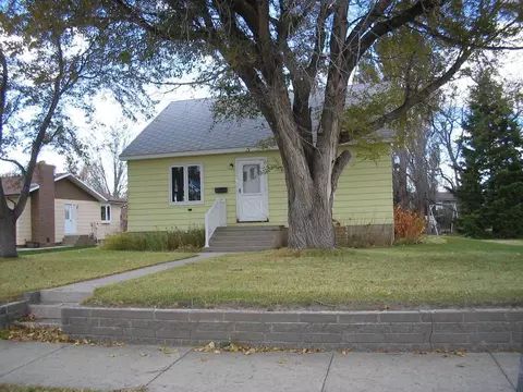 2315 7th Ave E, Williston, ND 58801 photo 1
