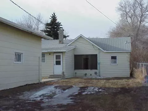 914 5th Ave W, Williston, ND 58801 photo 2