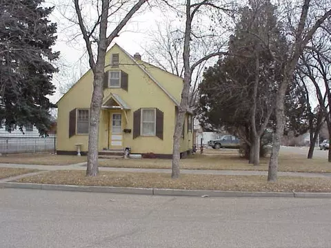 1002 8th Ave W, Williston, ND 58801 photo 1
