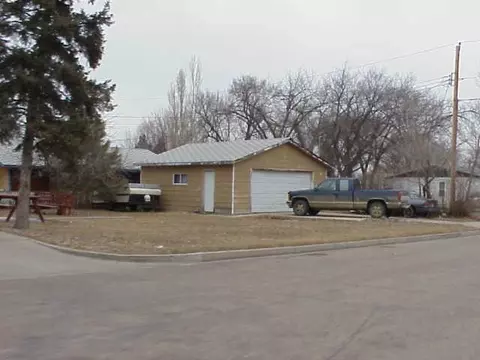 1002 8th Ave W, Williston, ND 58801 photo 2