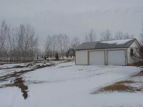 3314 9th Ave E, Williston, ND 58801 photo 1
