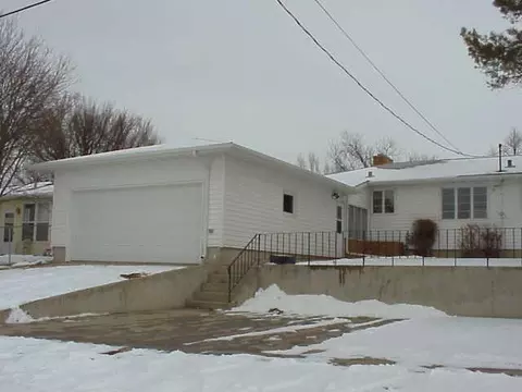 1309 4th Ave E, Williston, ND 58801 photo 3