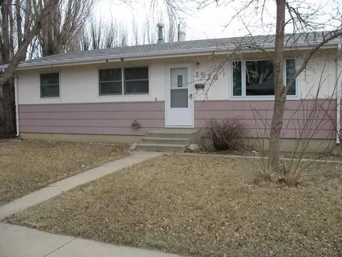 1516 11th Ave W, Williston, ND 58801 photo 1