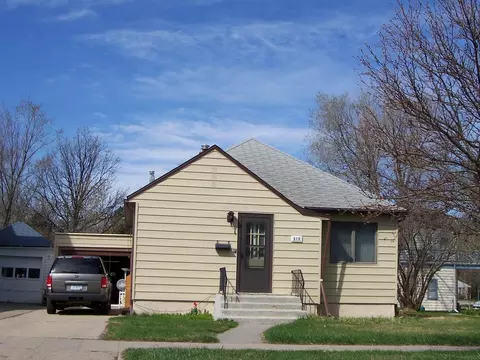 819 1st Ave E, Williston, ND 58801 photo 1