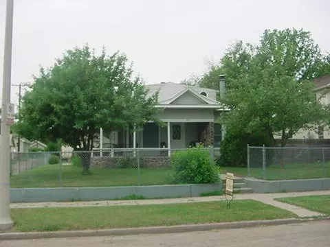 415 4th Ave W, Williston, ND 58801 photo 1