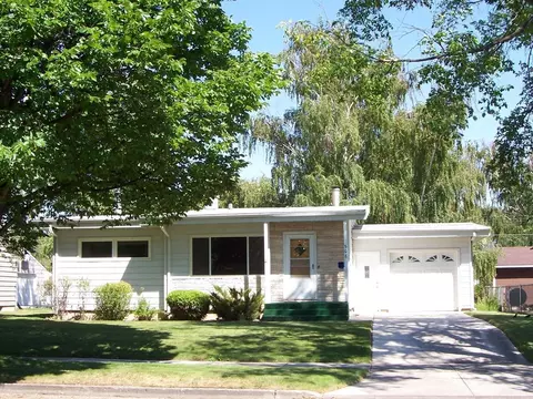 506 13th Ave W, Williston, ND 58801 photo 1