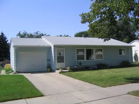909 16th Ave W, Williston, ND 58801 photo 1