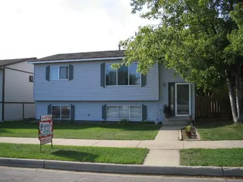1819 29th St W, Williston, ND 58801 photo 1