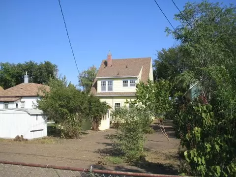 505 3rd Ave W, Williston, ND 58801 photo 2