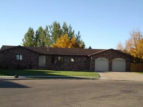 1829 14th Ave W, Williston, ND 58801 photo 1