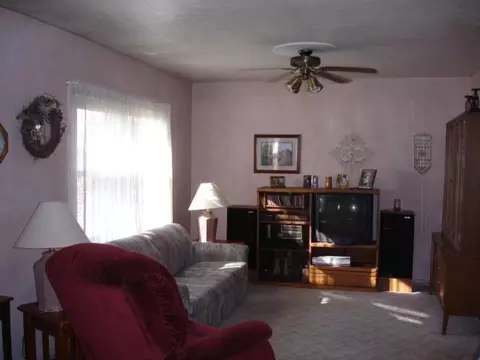 706 4th St W, Williston, ND 58801 photo 3