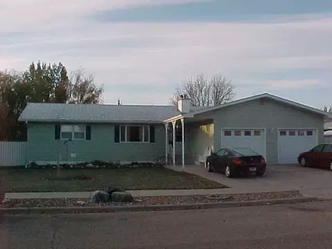 1317 24th St W, Williston, ND 58801 photo 1