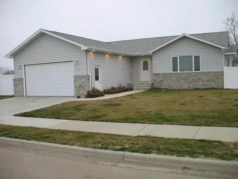 1902 17th Ct W, Williston, ND 58801 photo 1