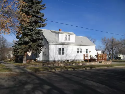 802 7th Ave W, Williston, ND 58801 photo 1