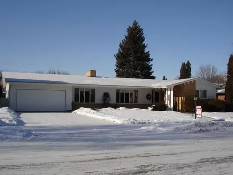 1207 E Hillcourt, Williston, ND 58801 photo 1