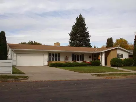 1207 E Hillcourt, Williston, ND 58801 photo 23