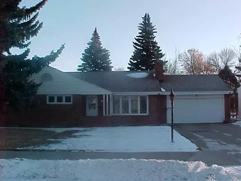 926 3rd Ave E, Williston, ND 58801 photo 1