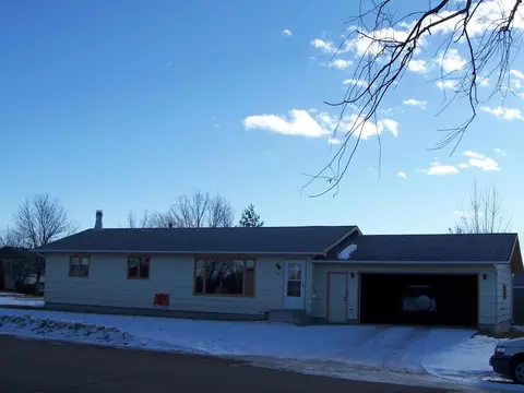 712 24th St E, Williston, ND 58801 photo 1