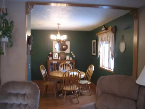 509 6th Ave W, Williston, ND 58801 photo 3