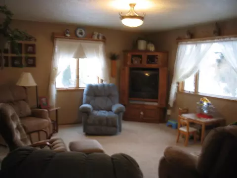 509 6th Ave W, Williston, ND 58801 photo 2