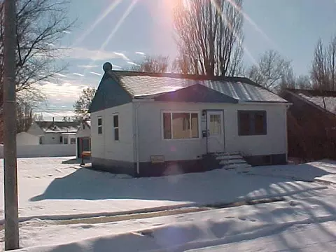 1311 10th St W, Williston, ND 58801 photo 1