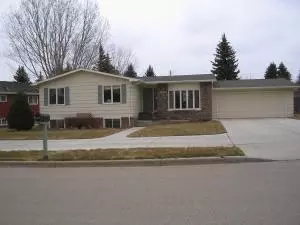 1610 Hillcourt E, Williston, ND 58801 photo 1
