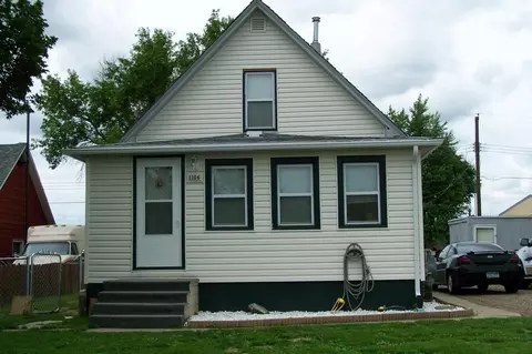 1106 10th St W, Williston, ND 58801 photo 1