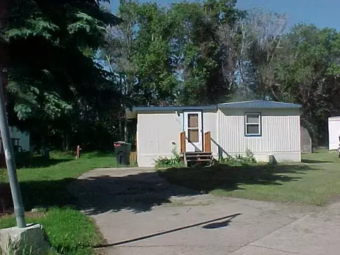 1027 Parkway, Williston, ND 58801 photo 1